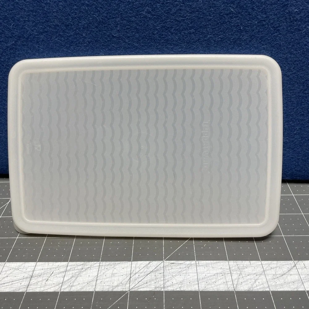 Tupperware 6